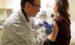 Korona aşı testine gönüllü denek akını