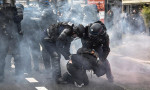 Paris'te protestocuları tehdit eden polise soruşturma talebi 