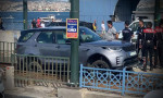 Galata Köprüsü'nde kaza: Cipiyle tramvay yoluna girdi!