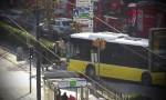 İstanbul'da İETT otobüsü tramvaya vurdu!