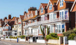 Birleşik Krallık'ta konut fiyatları düştü, kiralar arttı