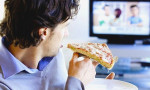 Uzmanlar, televizyon karşısında yemek yiyenleri uyardı