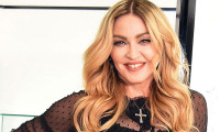 Madonna Türk tasarımı yüzük taktı