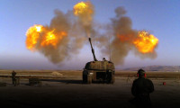 TSK Suriye'nin Azez kentindeki IŞİD hedeflerini vuruyor