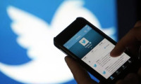 Twitter'ın geliri yarı yarıya azaldı