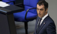 Türk vekil parlamentoda Ermeni rozetiyle konuştu