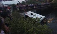 Öğrenci otobüsü sulama kanalına devrildi: 14 ölü