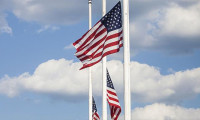 ABD'de bayraklar yarıya indirilecek