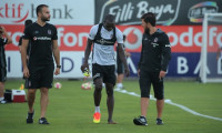 Beşiktaş'ın yeni golcüsü ilk idmanda sakatlandı