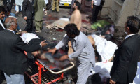 Pakistan'da hastaneye intihar saldırısı
