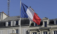 Fransa'da iktidar partisi binasına saldırı