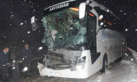Sivas'ta yolcu otobüsü kaza yaptı