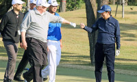 Trump ile golf oynayan Japonya başbakanı çukura düştü