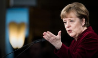 Angela Merkel'den erken seçim çağrısı