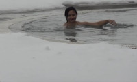 Asyalılar -10 derecede sıcak havuza girdi