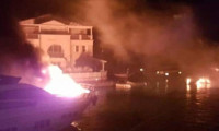İzmir Çeşme’de tekneler yandı