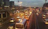 İstanbul trafiğinde okul servisi yoğunluğu