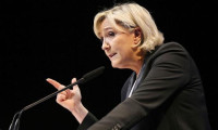 Cumhurbaşkanı adayı Le Pen'in dokunulmazlığını kaldırıldı