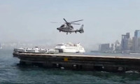 Pervaneleri dönmeden uçan helikopter 