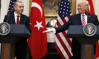 Trump ve Erdoğan'ın dikkat çeken tokalaşması