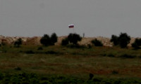 PYD'den sınırda bayrak terörü
