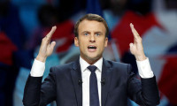 Macron'un konuşma yapacağı Louvre'da şüpheli çanta!