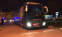 Bursaspor taraftarı takım otobüsünü taşladı