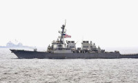 ABD destroyeri ticari gemiyle çarpıştı