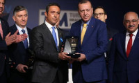 Ali Koç'a ödülünü Erdoğan verdi