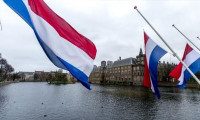 Hollanda'da teröre karşı tedbirleri artırıyor