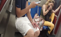 Metroda kadın köpeğini ısırdı! İşte o akıl almaz görüntüler