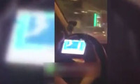 Taksi şoförü seyir halindeyken telefondan okey oynadı