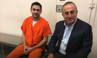Bakan Çavuşoğlu, Washington'da tutuklu 2 Türk'ü ziyaret etti
