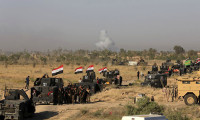 Iraklı askerler, IKBY'ye girmek için emir bekliyor