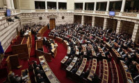 Yunanistan yeni kemer sıkma programına onay verdi