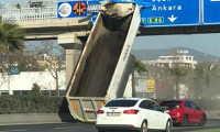 İzmir'de damperi açık kamyon faciaya neden oluyordu