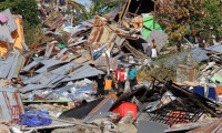 Endonezya'daki depremde ölü sayısı 1558'e çıktı