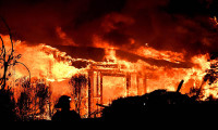 Kaliforniya tarihinin en yıkıcı yangını: Bilanço en az 23'e yükseldi