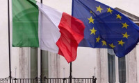 İtalya, AB ile bütçe tahminini düşürecek