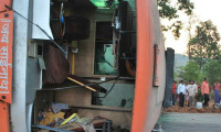 Hindistan'da otobüs kazası: 25 ölü