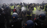 Paris yanıyor: 100'ün üzerinde gözaltı