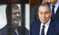 Mursi ve Mübarek ilk kez mahkemede yüzleşti