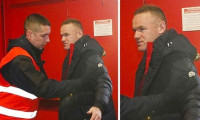 Wayne Rooney, Old Trafford'a üstü aranarak alındı