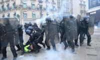 Fransa'da 'sarı yelekliler' gösterilerinde polis şiddetine soruşturma