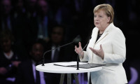 Almanların yüzde 38'i Merkel'in görevi erken bırakmasını istiyor