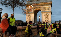 Fransa'da hayatı sarı yelekliler durdurdu