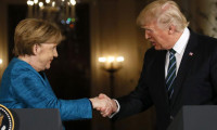 Merkel ve Trump telefonda Putin'in silahını konuştu