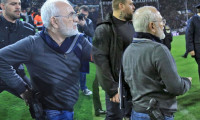 Silahla sahaya giren PAOK Başkanı Savvidis'e 3 yıl men cezası