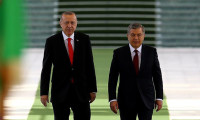 Cumhurbaşkanı Erdoğan, Özbekistan'da resmi törenle karşılandı
