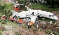Honduras'ta özel jet iniş sırasında düştü ikiye bölündü
